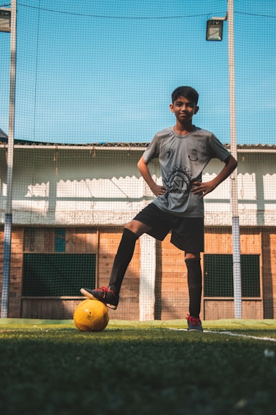 كلمات مدح لاعب كرة قدم بالانجليزيأجمل العبارات لوصف المواهب الكروية