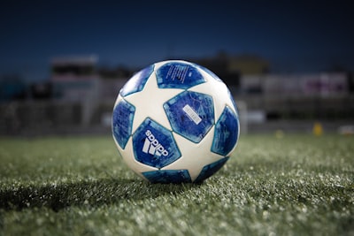 بث مباشر لمباراة ليفربول وتوتنهام اليوممواجهة نارية في الدوري الإنجليزي الممتاز